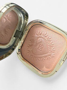 The new makeup by DOLCE&amp;GABBANA. Everlift...